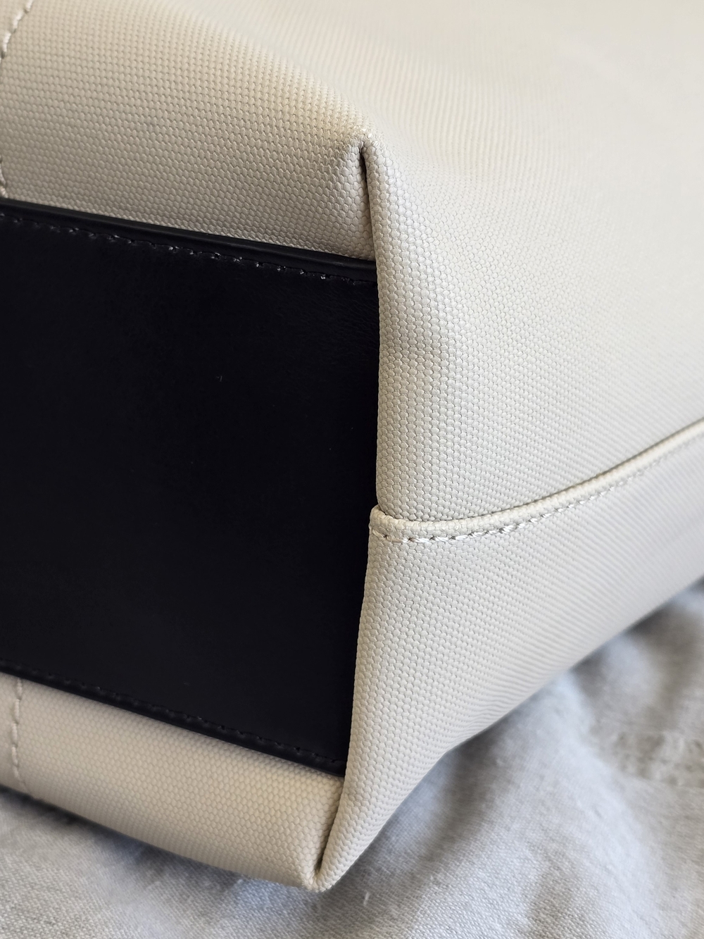 Givenchy Essentials Tote - Picture 6 of 12